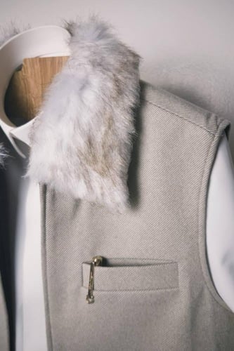 سديري رجالي قلاب فرو لون بيج بطانة اسود