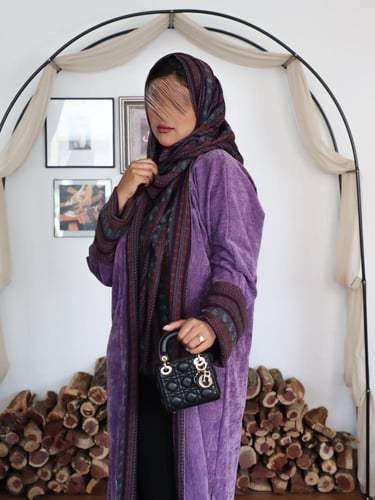 عبايه شتوية كريب مخمل مشجر بنفسجي مع تدخيله قماش ك...