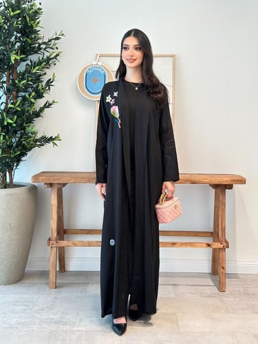 عباية قماش لينن بتطريز انيق في الكتف من الامام وال...