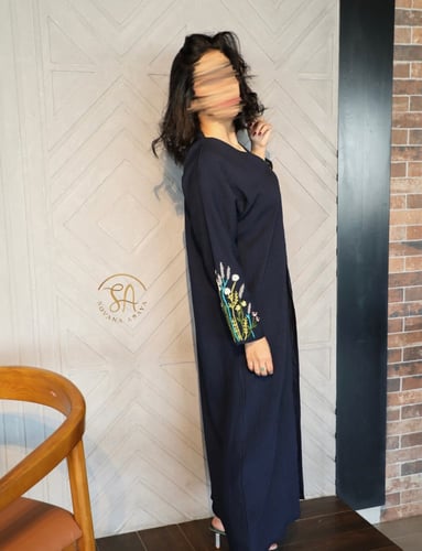 عبايه قماش كريب بحريني كحلي وتطريز ناعم بالوان صيف...