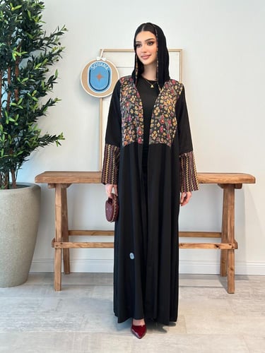 عباية ربع كلوش بدمج نقشتين لأناقة يومية راقية