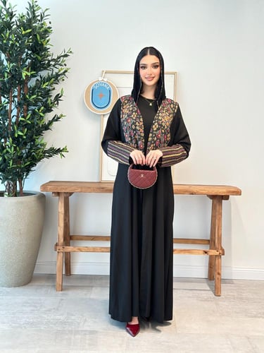 عباية ربع كلوش بدمج نقشتين لأناقة يومية راقية