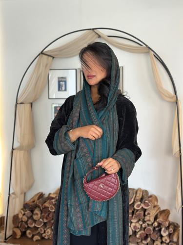 عبايه شتوية كريب مخمل مشجر اسود مع تدخيله قماش كشم...