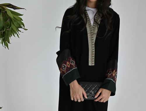 عبايه قماش كريب ملكي ممزوجه بقماش لينن كتان فاخر و...