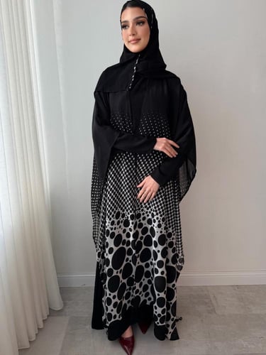 عباية فريدة مزينة بشال قماشة شيفون مشجر فاخر من ال...