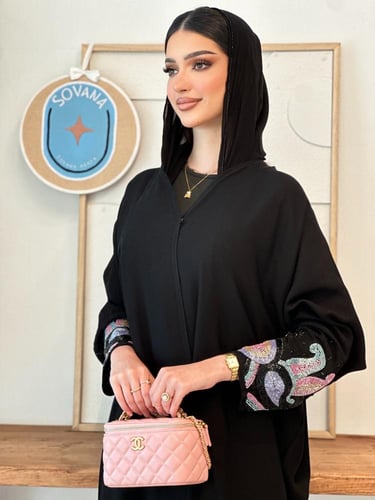 عبايات بتطريز فاخر على الأكمام – تألقي بأناقة التف...