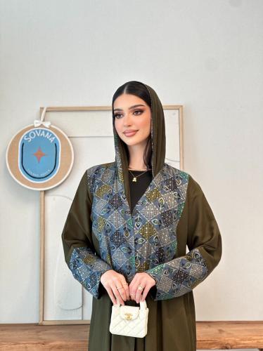 عبايات لون زيتي مميزة بمزيج الاقمشة الفاخرة