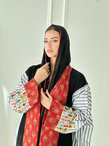 عباية مميزة بتدخيلات اقمشه مختلفه لتجعلها فريدة وت...