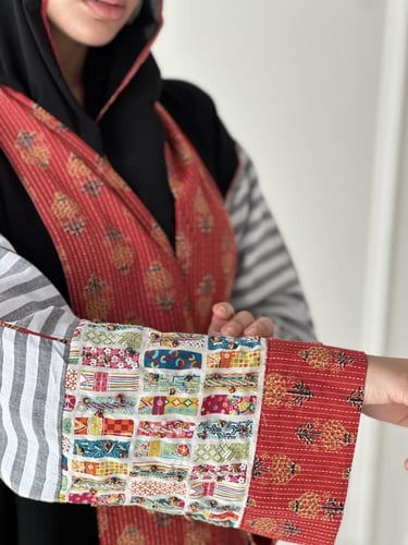 عباية مميزة بتدخيلات اقمشه مختلفه لتجعلها فريدة وت...