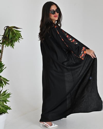 عبايه قماش لينن طبيعي بارد صيفي مزينه بتطريز يدوي...