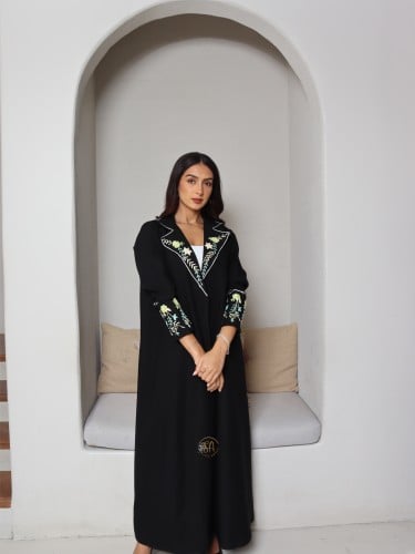 عبايه قماش كريب ملكي بتطريز يدوي فاخر على الكم بأل...