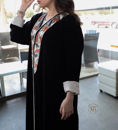 عباية قماش كريب ملكي بتطريز فاخر مميز