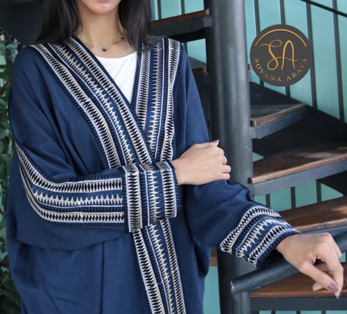 عبايه قماش لينن بحريني بموديل نصف مشلح فاخر وتطريز...