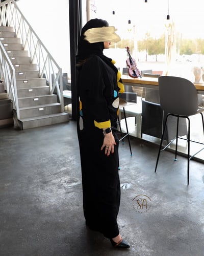 عباية قماش كريب ملكي بألوان صيفية موديلها عايدي (...