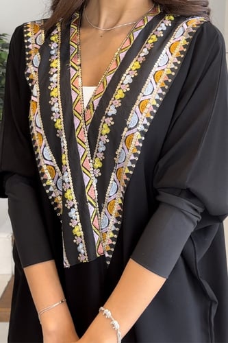 عبايه نصف بشت فاخره بقماش كريب ملكي وتطريز على الص...