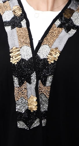 ‎عبايه قماش كريب ملكي بتطريز الوان انيقه ملكية مكس...