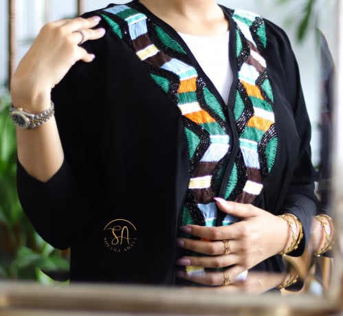 عبايه قماش كريب ليزر عملي جدا بارد صيفي بألوان ممي...