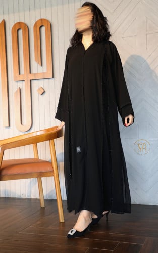 عبايه مكس بين قماش كريب ليزر وشيفون وتطريز ناعم بل...