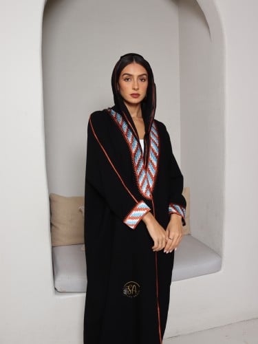 عبايه نصف بشت فاخره بقماش كريب ملكي وتطريز على الص...