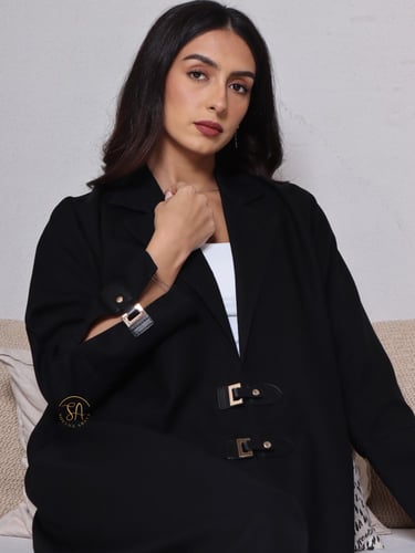 عبايه قماش كريب ملكي بتصميم فريد من الامام الجلد