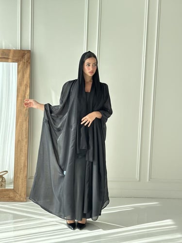 عباية بتطريز اسود فخم بقماش تفته مبطنة ليزر – مثال...