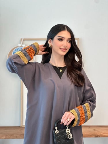 عباية نصف كلوش مميزة باختلاف التطريز الفاخر