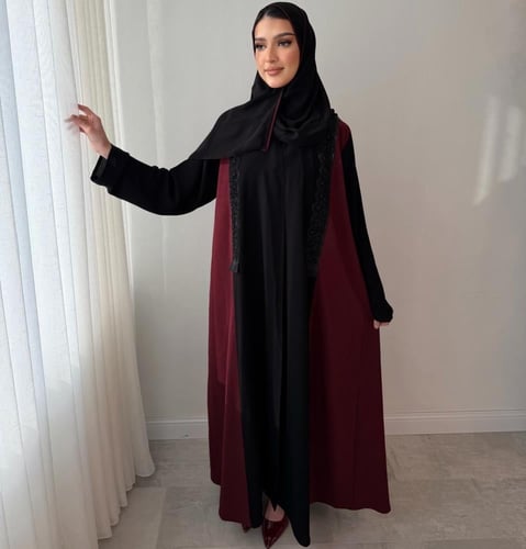 عباية راقية بألوانها الفريده وتطريزها الفاخر