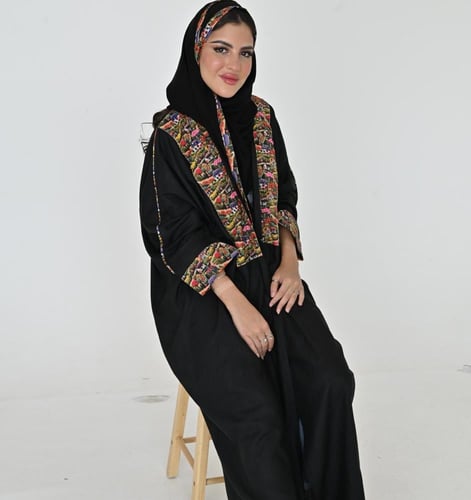 عبايه قماش لينن طبيعي بارد صيفي مزينه بتطريز يدوي...