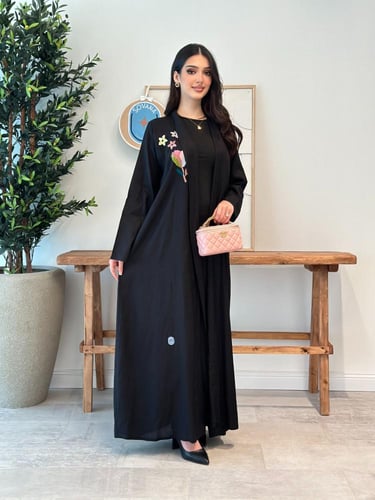 عباية قماش لينن بتطريز انيق في الكتف من الامام وال...