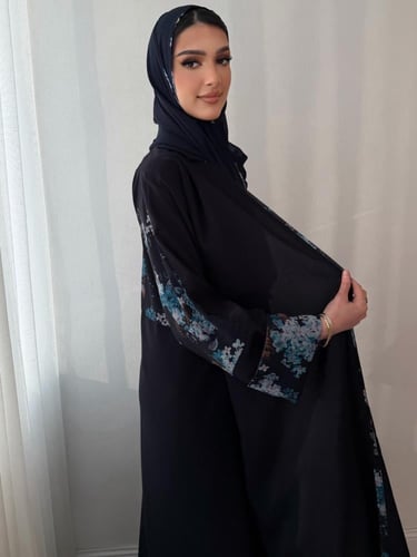 عباية راقية بتدخيلة قماش حرير مشجر فاخر وربطة داخل...