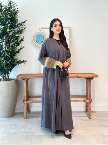 عباية نصف كلوش مميزة باختلاف التطريز الفاخر