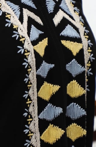 عبايه قماش كريب ليزر عملي جدا بارد صيفي بألوان ممي...