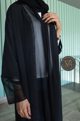 عباية قماش مكس بين كريب ملكي وشيفون من الامام بتطر...