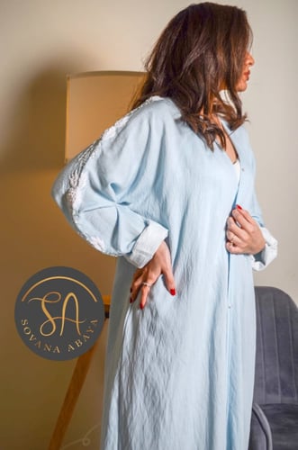 عبايه بحريني لينن بلون سماوي وتطريز بلون الفضي وال...