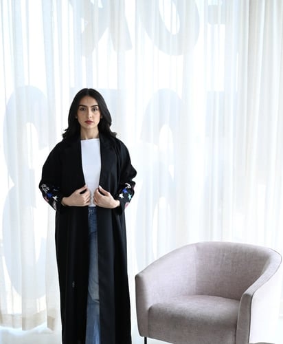 عبايه قماش كريب ملكي مميزة بياقة اماميه وتطريز صيف...