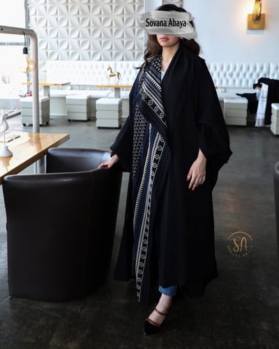 عبايه مشلح بتصميم فريد فخم بألوان ملكيه الذهبي وال...