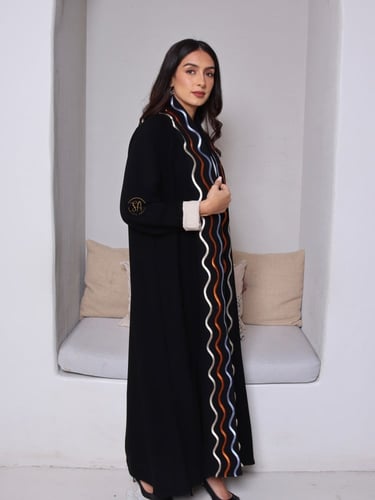 عبايه قماش كريب ملكي بتطريز والوان انيقه مميزة