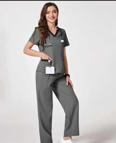 طقم سكراب نسائي راقي يونسكس 2 جيوب كبيره ما ئله مو...