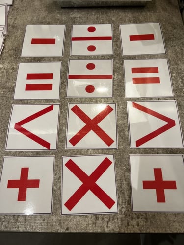 بطاقات جميع الأرقام والعمليات الحسابية