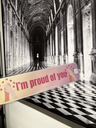 أساور تعزيز للبنات بالإنجليزي