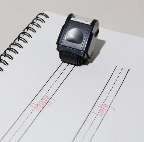 رسم خط لتدريب الطفل على الكتابة