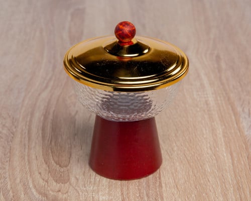 تمريه زجاج بقاعدة خشبيه و غطاء ذهبي