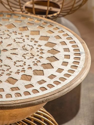 طاولة جانبيه بقاعدة ذهبيه