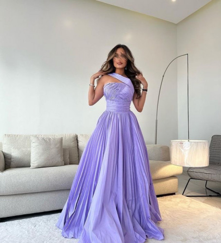 فستان طويل موف بقصه مميزه تكسير