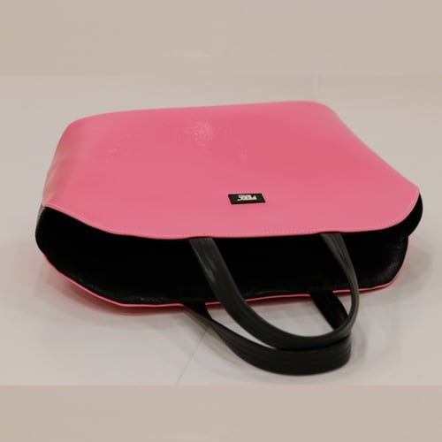 سلة الدانة وسط مقبض أسود