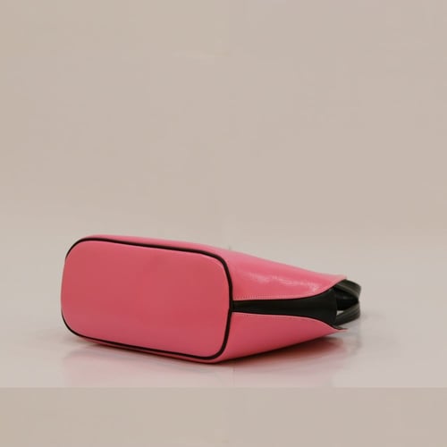 سلة الدانة وسط مقبض أسود