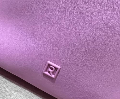 شنطة بينك نسائية بربطة