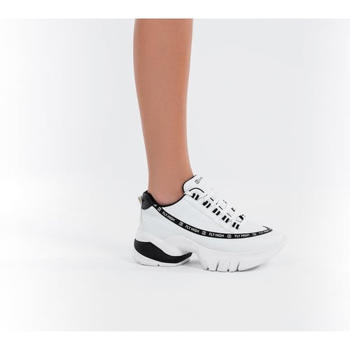 حذاء رياضي ابيض مع اسود كعب عالي