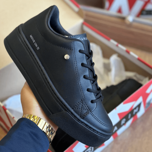 حذاء رياضي برازيلي اسود مع كعب 3 سم