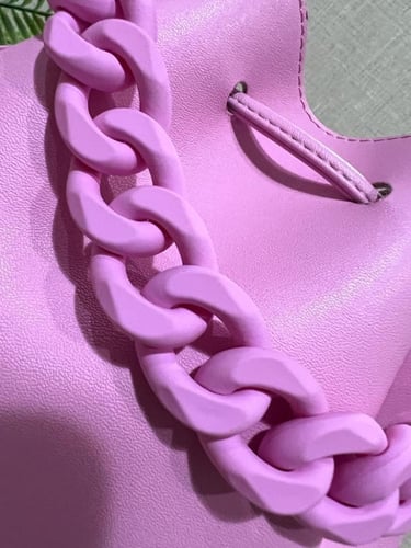 شنطة بينك نسائية بربطة